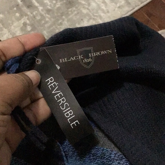 Reversible Navy Blue Kinit Scarf with Fringe - Picture 2 of 8